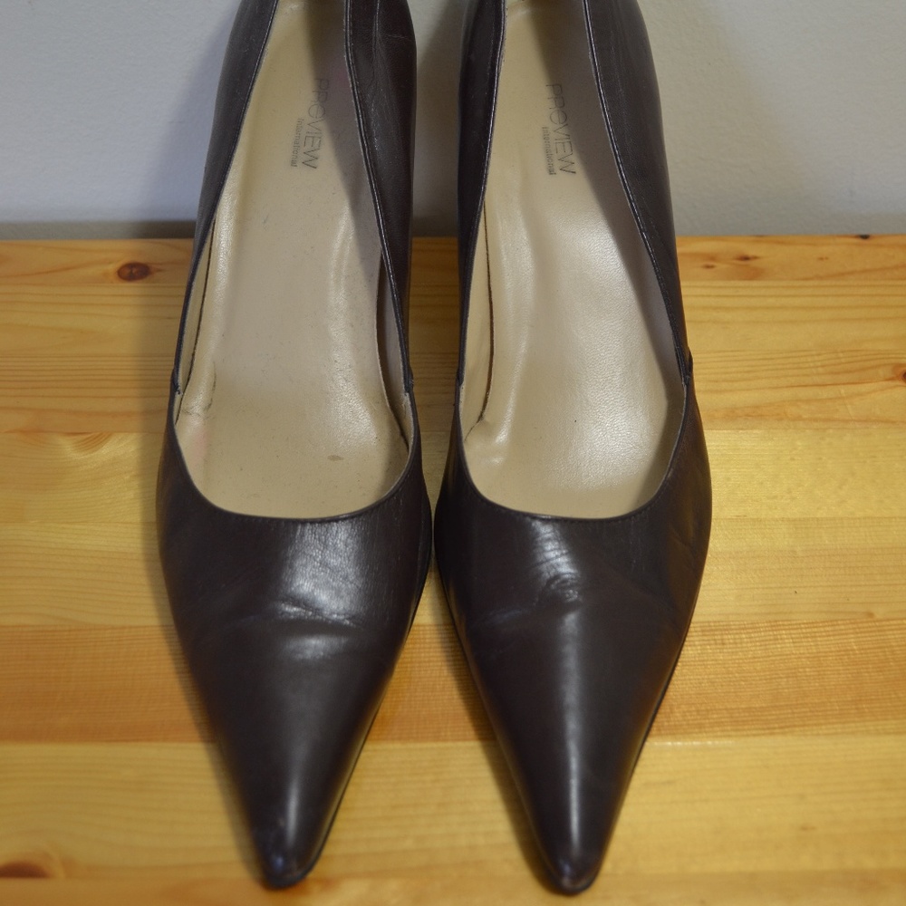 Brown, pointed toe pumps